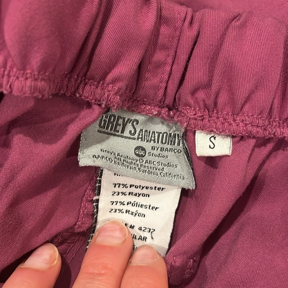 Greys Anatomy magenta scrub set - Picture 5 of 5